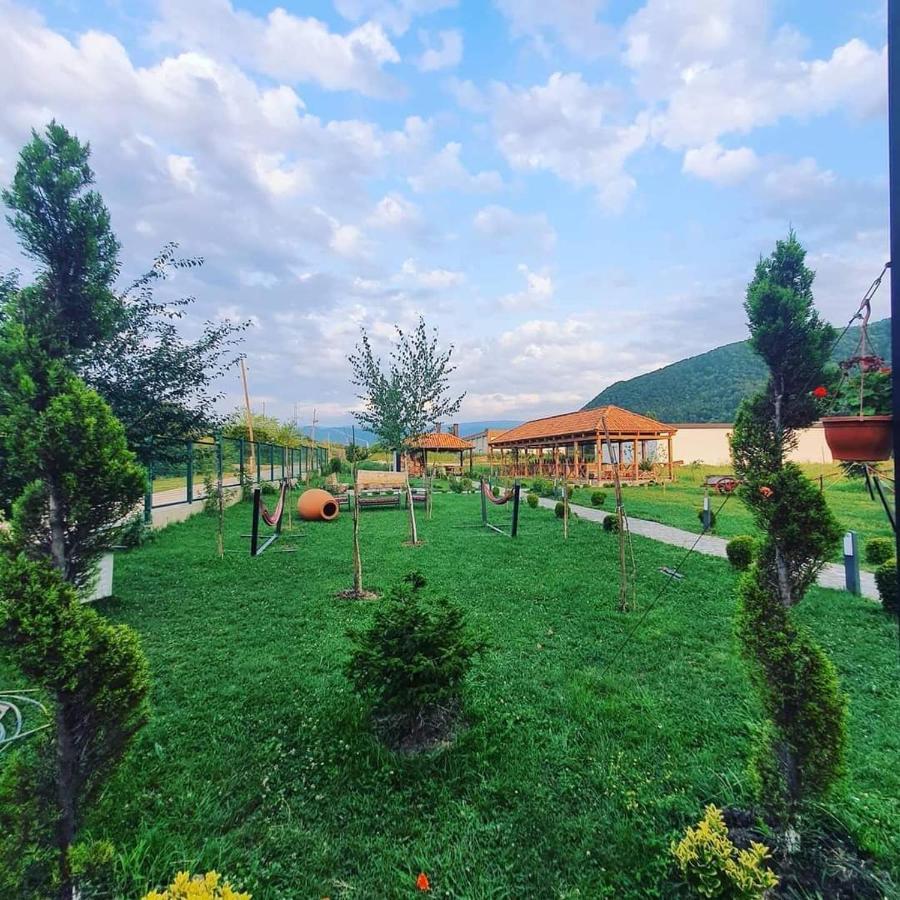 Karse Hotel Ambrolauri Kültér fotó